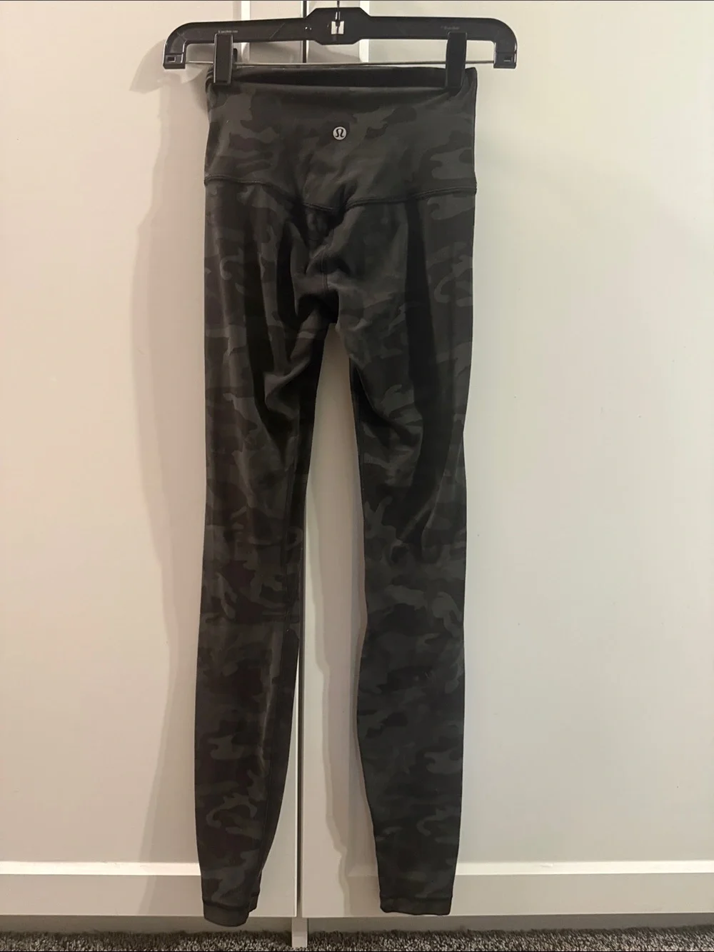 Lululemon Women’s Size 0 High Rise Leggings Black Camo Full Length